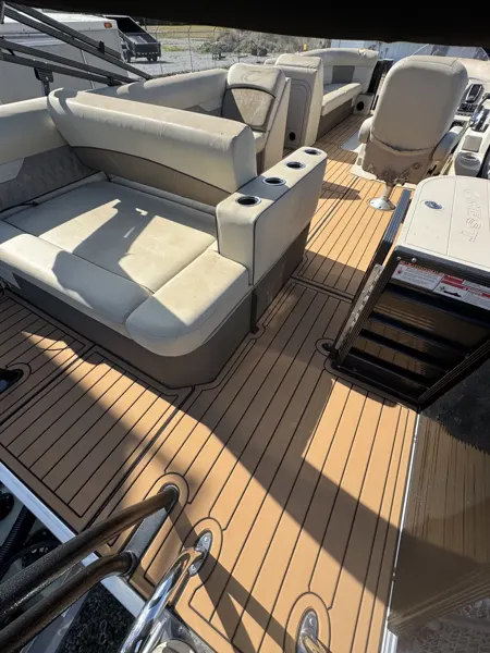 Top Deck Designs boating project photo.