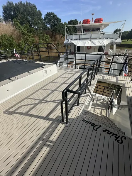Top Deck Designs boating project photo.